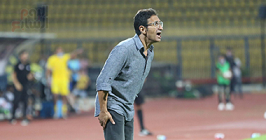 أحمد سامي يحاول حل أزمة الملعب أمام أسوان بالدوري 
