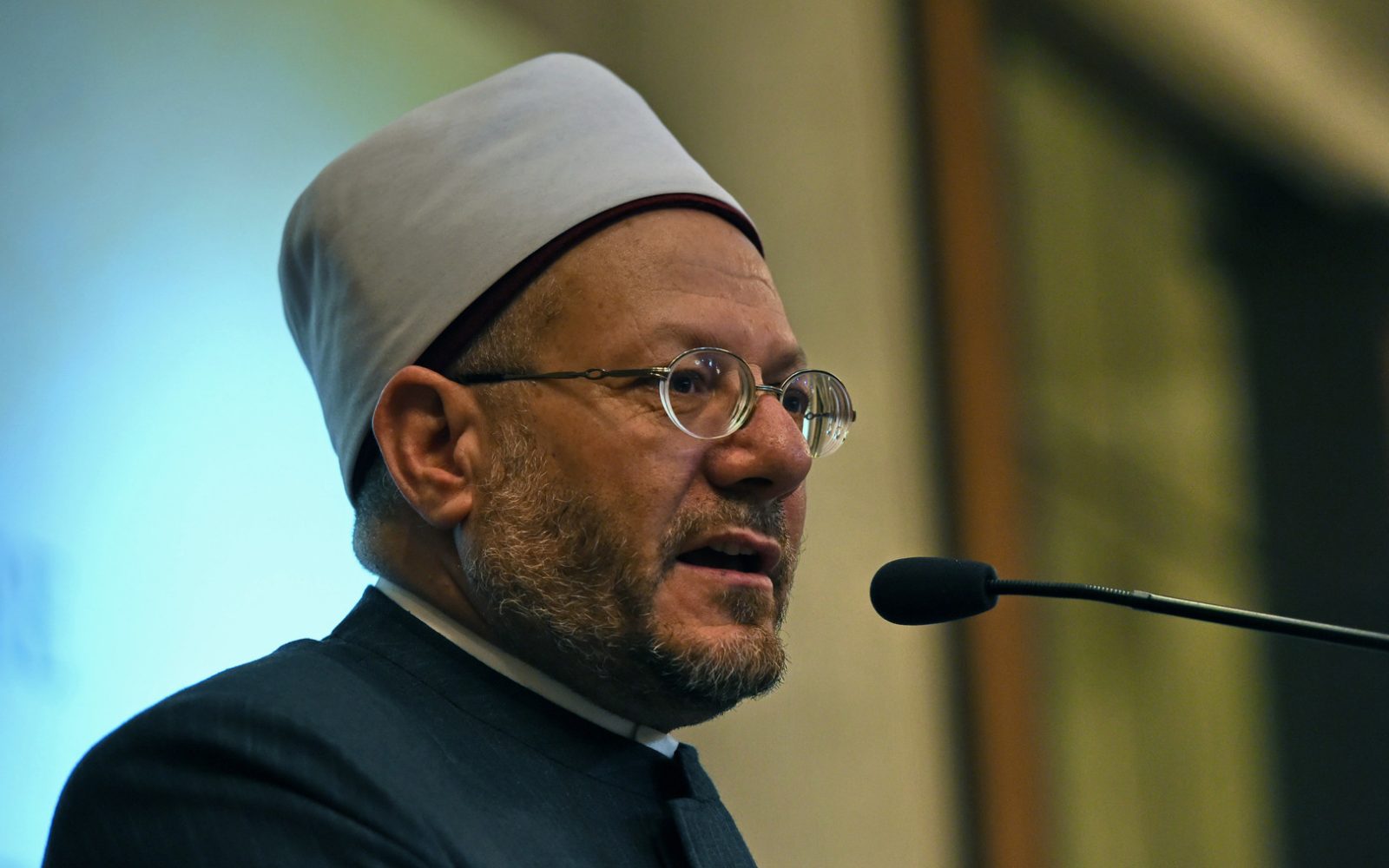 مفتي الجمهورية ينعي الكاتب مكرم محمد أحمد

