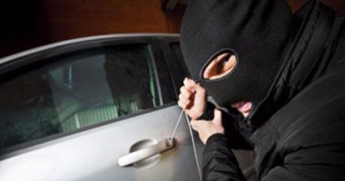 تفريغ كاميرات المراقبة للوصول للمتهم بسرقة سيارة بها طفلتين فى مصر الجديدة
