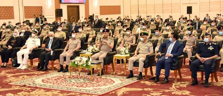 وزير الدفاع يشهد الندوة التخصصية لإدارة المخابرات الحربية والاستطلاع حول أهمية الوعى المجتمعى فى تحقيق الأمن القومى