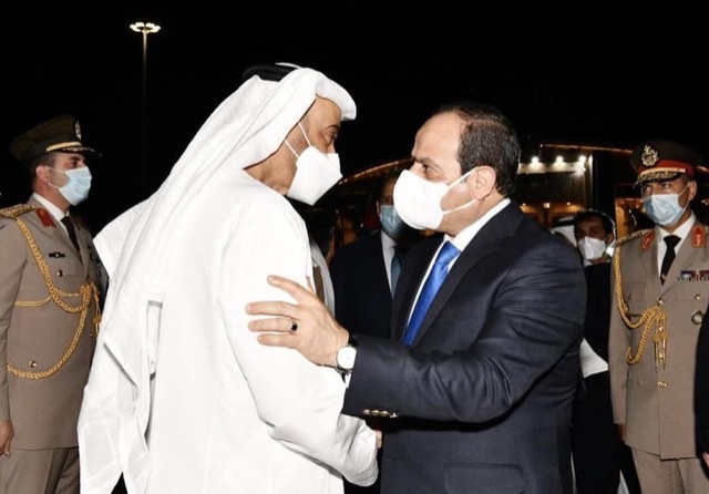 السيسي يودع محمد بن زايد في ختام زيارته لمصر