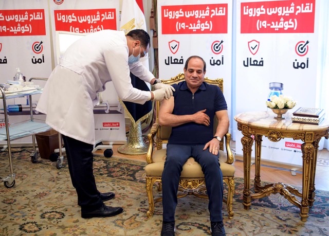 صورة .. الرئيس السيسي يتلقى لقاح فيروس كورونا 