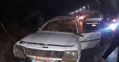 إصابة 5 أشخاص من عائلة واحدة في حادث انقلاب ملاكي بطريق 