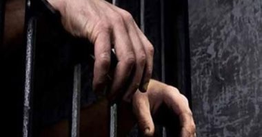 ضبط مسئولين بمحليات القليوبية لتمكينهما مواطن من بناء عقار مخالف 
