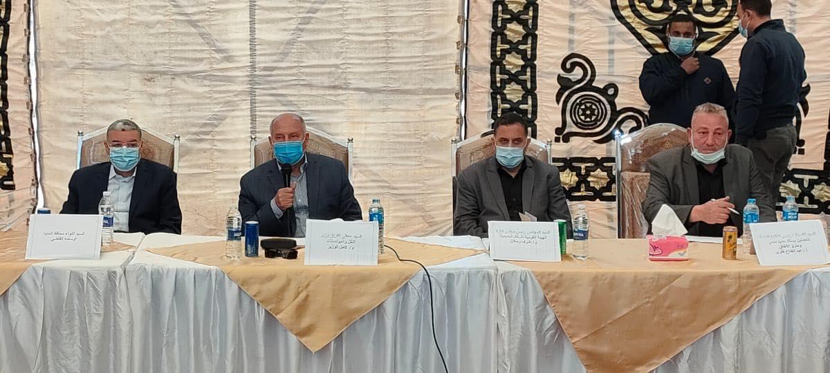 وزير النقل يعقد لقاءا مع سائقي القطارات والعمال بمحطة سكة حديد المنيا ويؤكد لا تهاون مع المقصرين