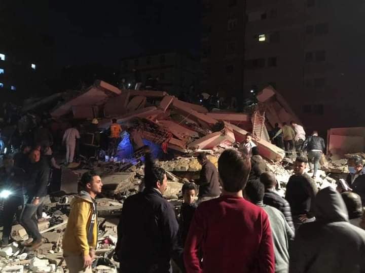 بالصور .. المشهد تحقق في أسباب انهيار عقار جسر السويس

