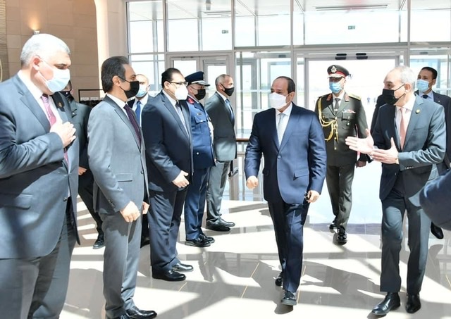 السيسي يلتقي ماكرون بقصر الإليزية بباريس