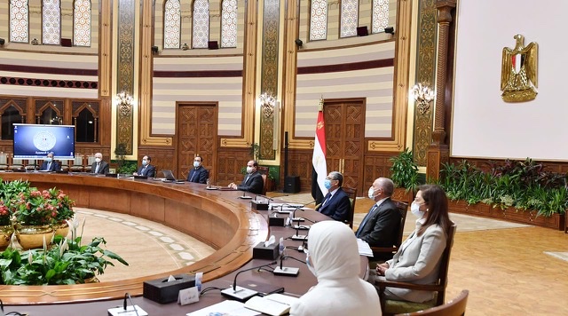 بالصور.. السيسي يطلع على عرض متكامل لمحاور مشروع تطوير قرى الريف المصري