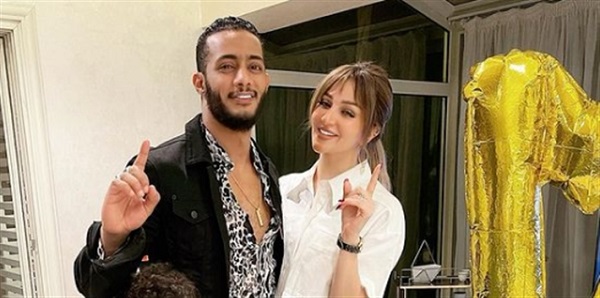 محمد رمضان يحتفل بعيد ميلاده مع زوجته وأولاده
