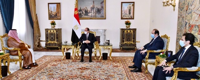 بحضور رئيس المخابرات..  الرئيس السيسي يلتقي تركي آل شيخ 