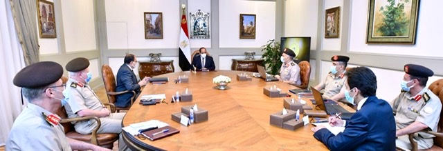 السيسي يطلع على الدراسات الخاصة بالاستفادة من مياه الصرف الرئيسية غرب السويس