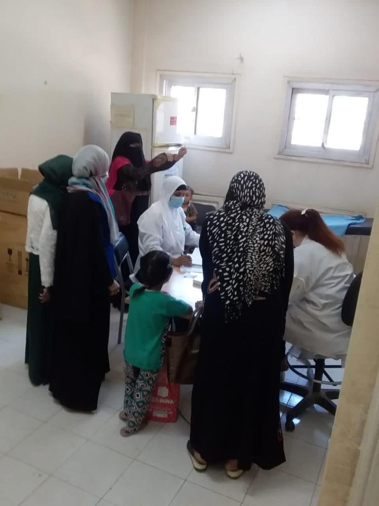 رضوى الدربى : الكشف على ٩١٥ مواطن في قافلة طبية مجانية  بقرية 