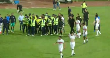 تعطل سماعات الحكام في مباراة الزمالك وبيراميدز 
