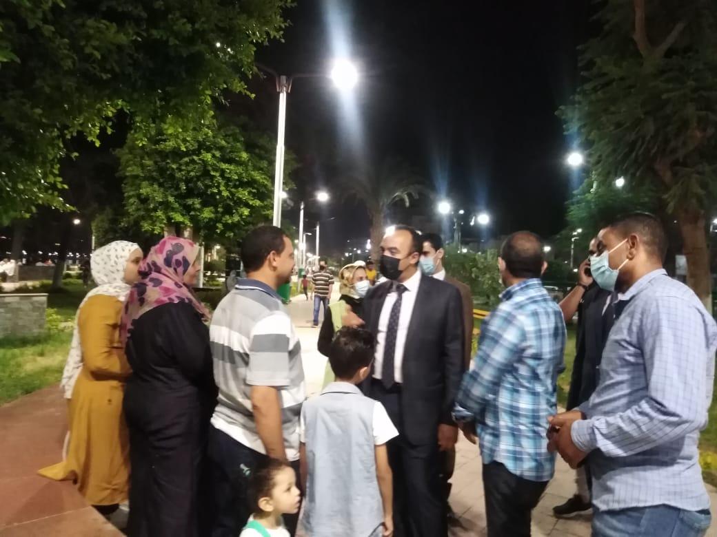 نائب محافظ المنيا يتابع الالتزام بإجراءات مواجهة فيروس بكورنيش النيل وشارع مصر