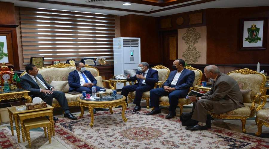 القاضى ومساعد وزير البيئة يبحثان بدء إجراءات إنشاء مصنع غرب مدينة المنيا لإعادة تدوير المخلفات