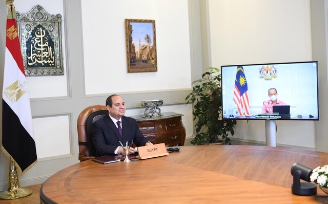 عبر الفيديو كونفرانس .. السيسي يتلقي اتصالا من رئيس وزراء ماليزيــا
