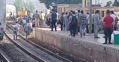 فحص بلاغات التغيب لكشف هوية شاب سقط أسفل قطار فى منشأة القناطر 
