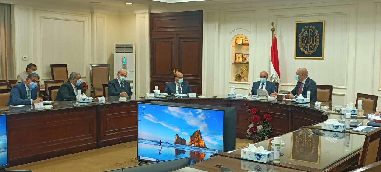 وزيرا العدل والإسكان ورئيس شركة العاصمة الإدارية يناقشون توفير وحدات سكنية للمستشارين
