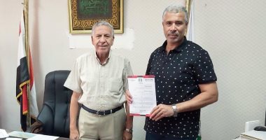 اللقانى يوقع على عقد تولى مهمة تدريب منتخب الطائرة 

