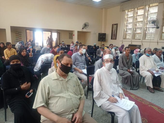 صور , زحام فى اليوم الاول لتظلمات الاعدادية بقنا و20 جنيه للماده الواحده

