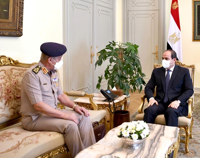 الرئيس السيسي يستقبل القائد العام للقوات المسلحة