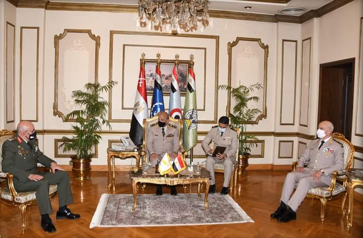 وزير الدفاع ورئيس الأركان يلتقيان قائد الحرس الوطنى القبرصى لبحث علاقات التعاون المشترك