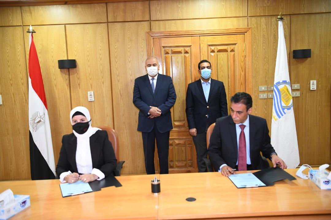 محافظ قنا ومساعد وزير الخارجية يشهدان توقيع بروتوكول تعاون بهدف تقديم خدمات قنصلية لأبناء قنا

