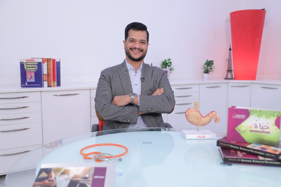 استشاري جراحات السمنة يحذر من حمل الأثقال بعد عمليات تكميم المعدة