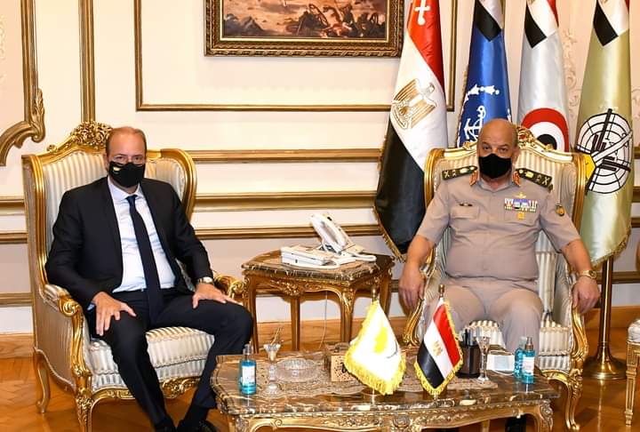 وزير الدفاع يبحث مع نظيره القبرصى سبل تعزيز التعاون العسكرى ونقل وتبادل الخبرات

