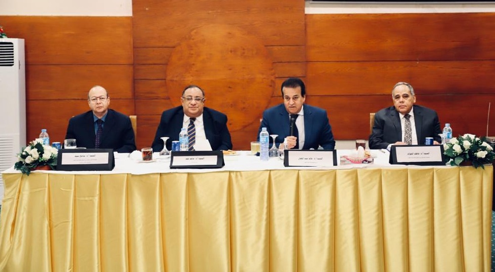1800 جنيه مكافأة للعاملين الإداريين بالجامعات