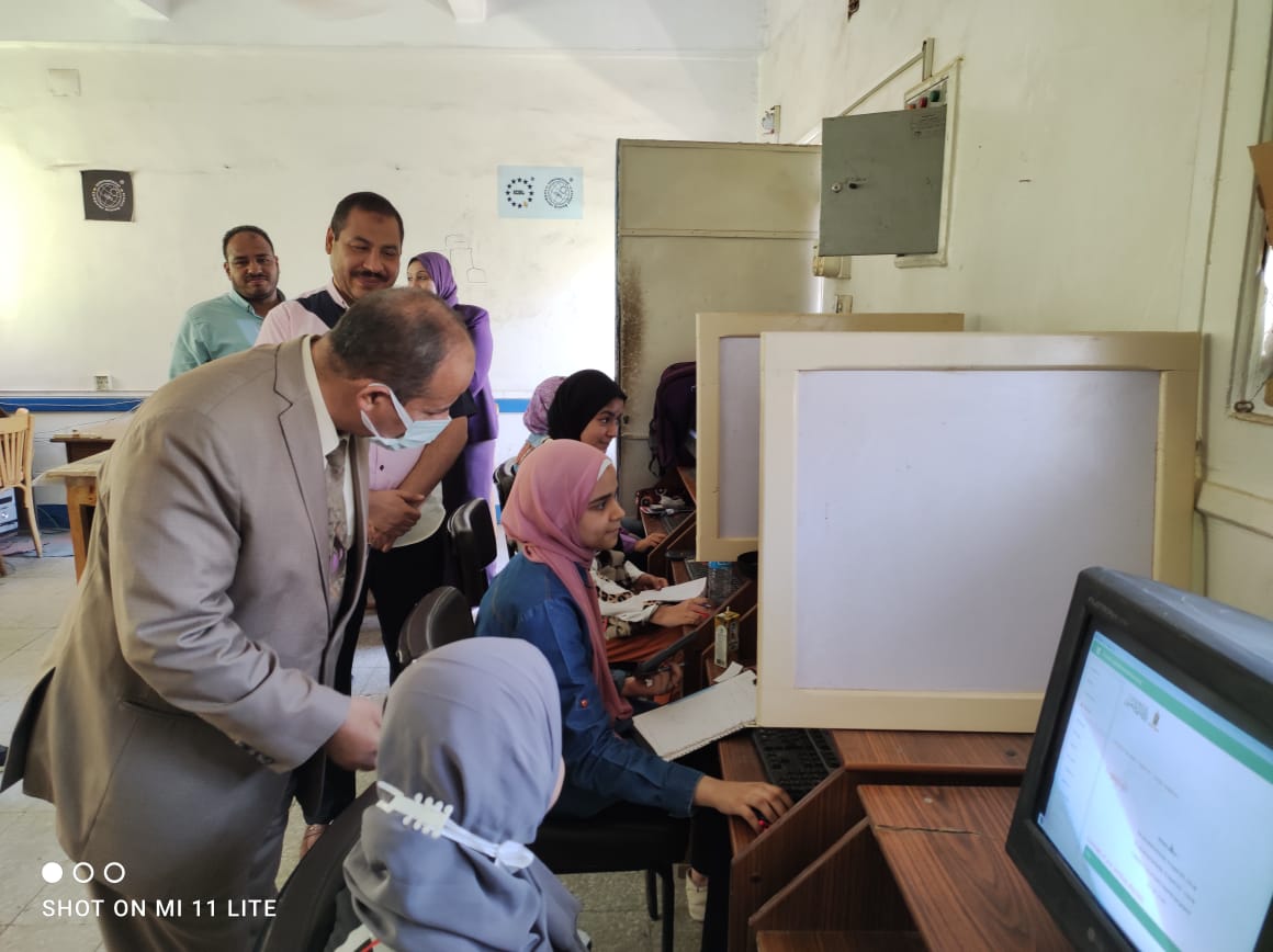 استمرار امتحانات القبول بمدارس المتفوقين بقنا