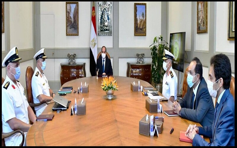 الرئيس يطلع على عرض لأحدث التقنيات الهندسية والإنشائية لبناء الموانئ البحرية وتطويرها
