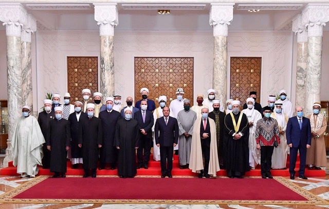 الرئيس السيسي يستقبل وفدا في المؤتمر العالمي لدور وهيئات الإفتاء بالعالم