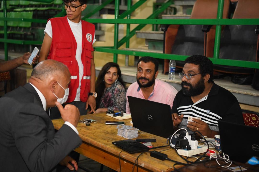 تطعيم ٦٥٢١ مسافر للخارج باللقاح المضاد لفيروس كرونا بقنا حتى الآن 