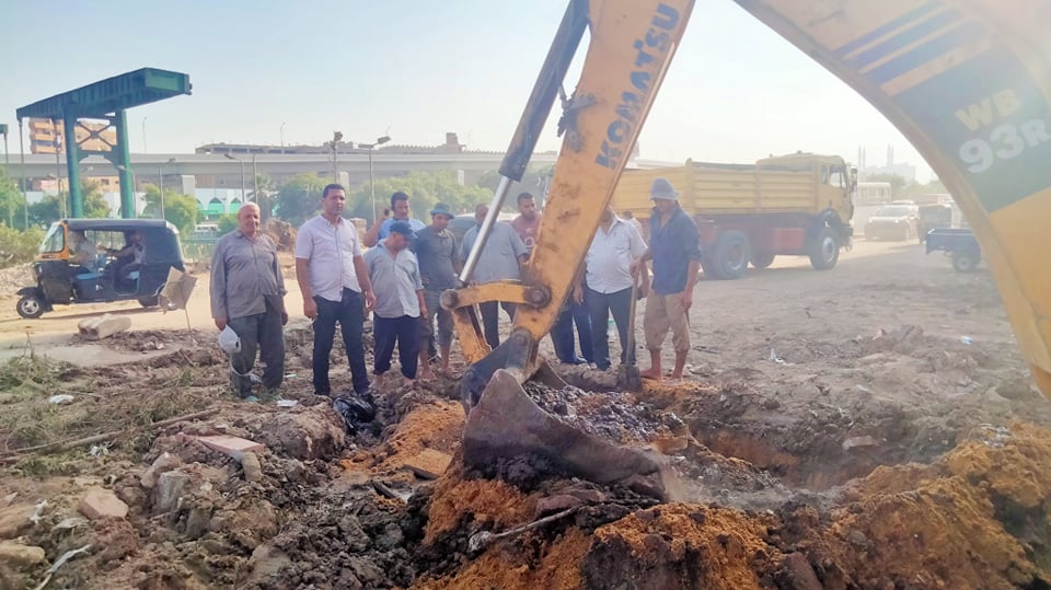 بالصور.. شركة مياه الشرب بالقاهرة الكبري فرع بهتيم تعيد المياه المقطوعة في وقت قياسي 