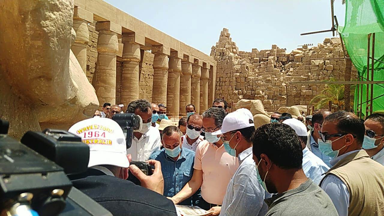 مدبولى يتفقد صاله الاعمدة الكبرى بمعبد الكرنك