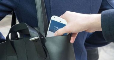 اعترافات مثيرة للمتهم بسرقة هواتف المواطنين داخل المطاعم فى عابدين 

