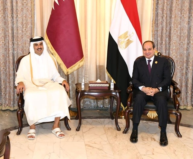 خلال لقائهما فى بغداد.. السيسي وتميم يتفقان على أهمية دفع علاقات مصر وقطر