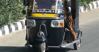 ضبط سائق توك توك أثناء سرقة هاتف محمول من فتاة بالقناطر
الخيرية