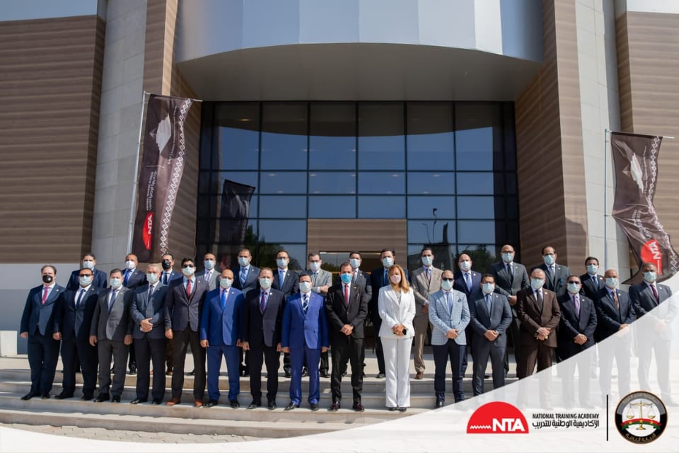صور .. النيابة العامة تنتهي من تأهيل المحامين العامين المرقين بالتعاون مع الأكاديمية الوطنية للتدريب