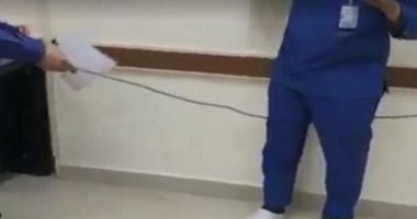 الممرض صاحب واقعة الإهانة باكيا: 