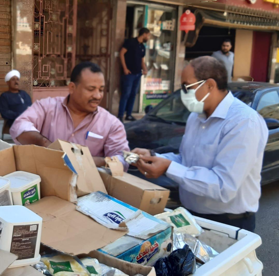 ضبط  1.5 طن جبن ومنتجات ألبان منتهية الصلاحية بالاقصر