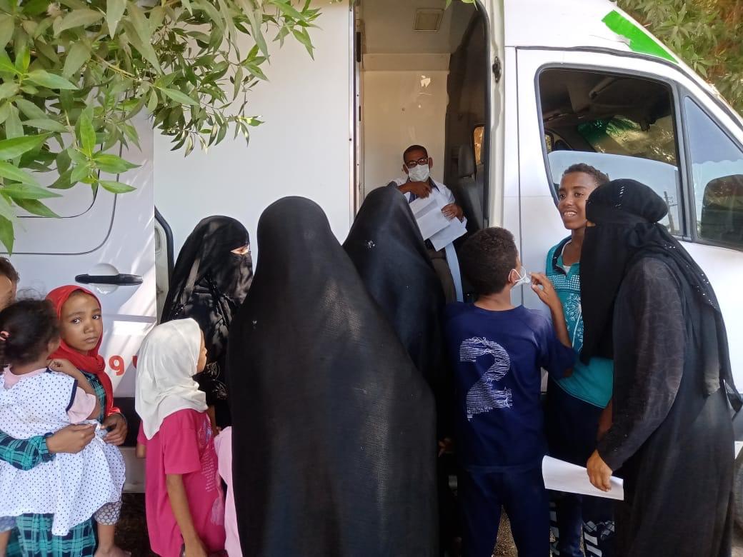 ضمن فاعليات حياة كريمة .. الكشف على ٧٨٥ مواطن في قافلة طبية مجانية  بقرية أبو دياب بقنا