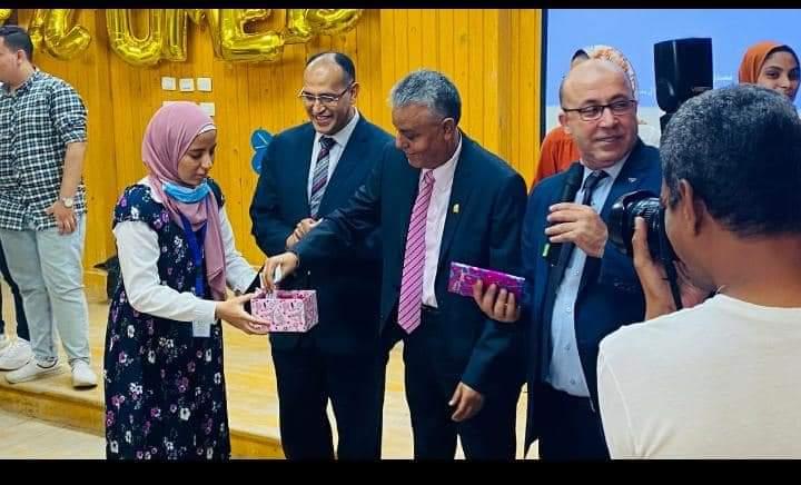 للعام الثانى .. كلية الطب بجامعة جنوب الوادى تنظم مبادرة 