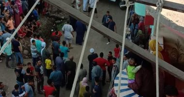 سائق توك توك يصيب خاله بسكين فى شبرا الخيمة لخلاف على قيمة فاتورة الكهرباء 
