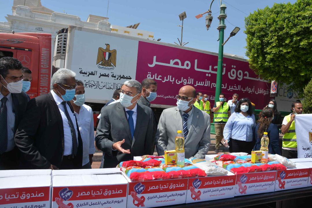 محافظ المنيا يستقبل قافلة 