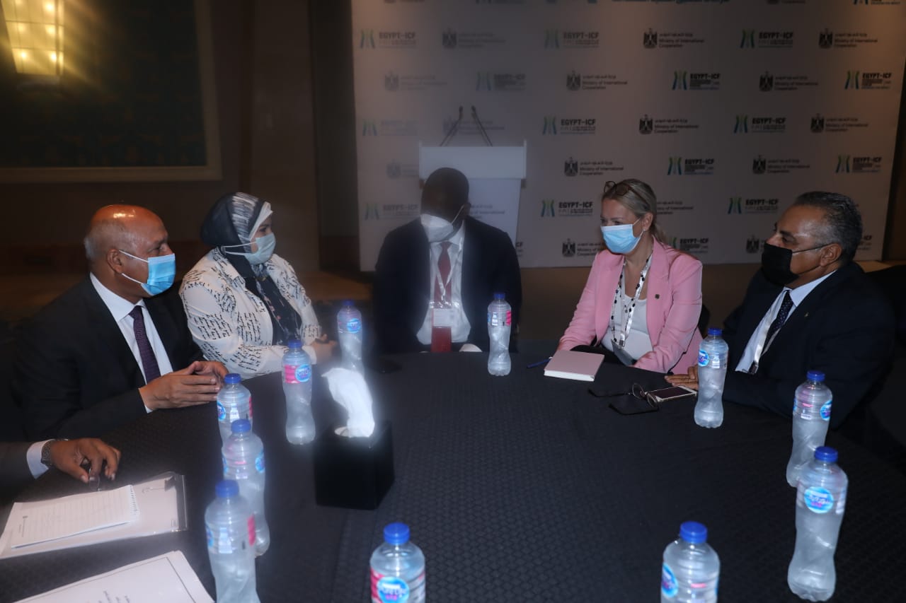 وزير النقل يبحث مع نائب رئيس بنك التنمية الأفريقي  التعاون المشترك فى  مشروعات النقل المختلفة
