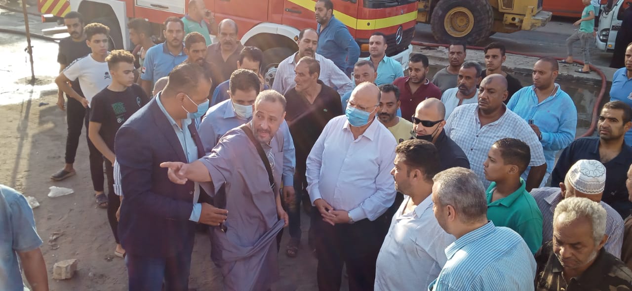 محافظ القاهرة يزور موقع حريق حي الشرابية