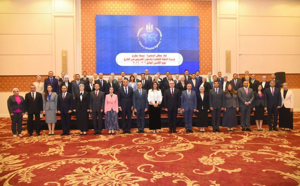 وزيرة الهجرة تلتقي بالضباط المرشحين للعمل بالتمثيل الدبلوماسي العسكرى
