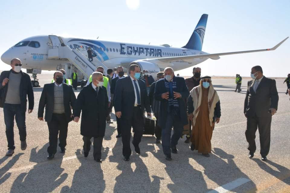 وصول أولي رحلات  مصر للطيران إلي مطار  الخارجة بالوادي الجديد

